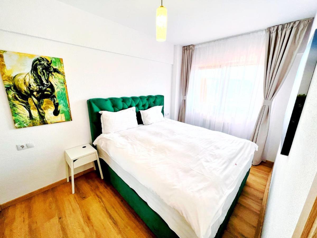 Red Hotel Accommodation คลูจ-นาโปกา ภายนอก รูปภาพ