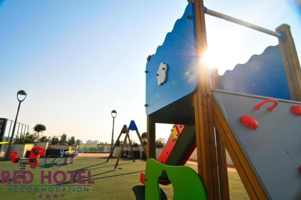 Red Hotel Accommodation คลูจ-นาโปกา ภายนอก รูปภาพ