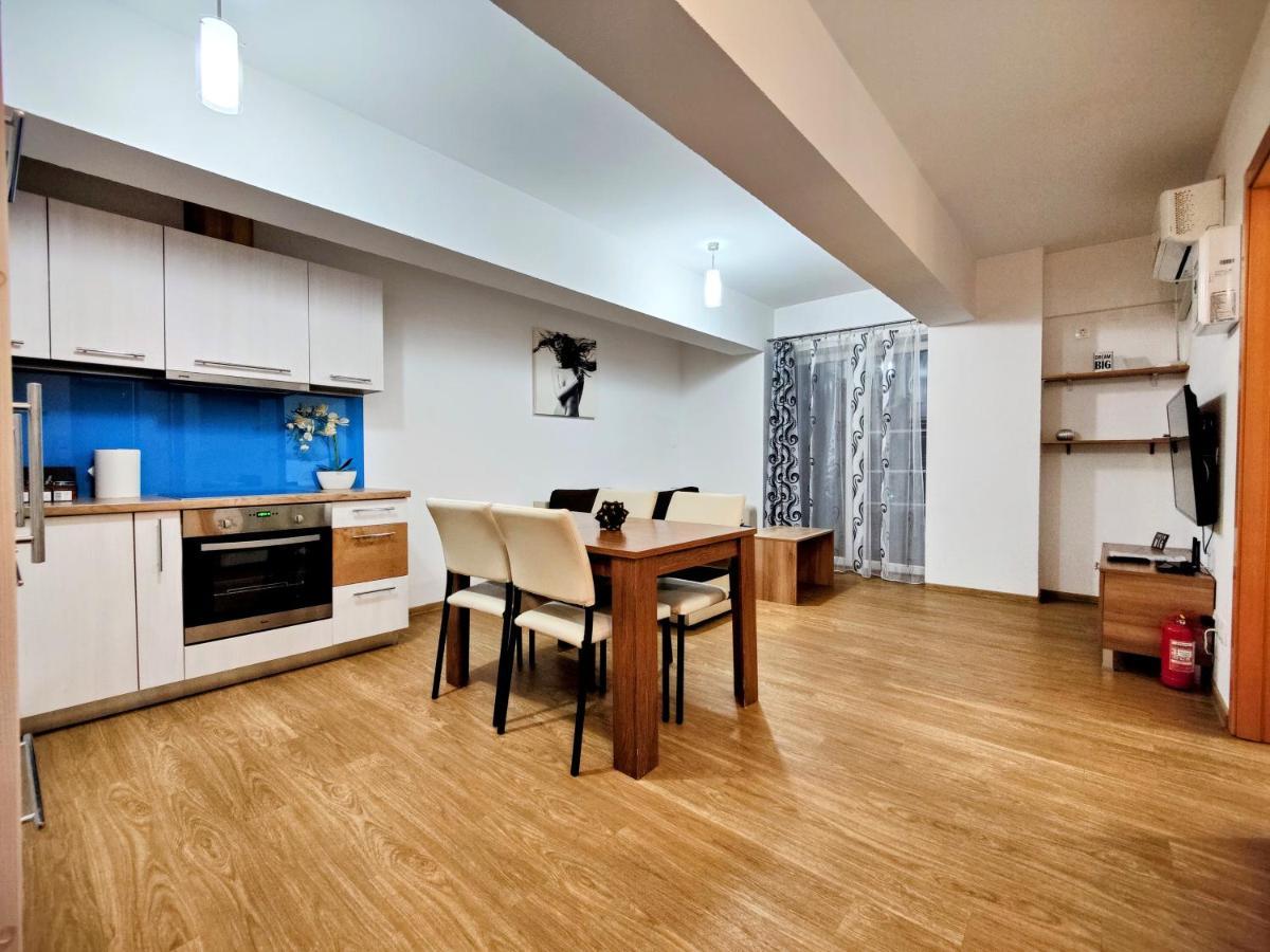 Red Hotel Accommodation คลูจ-นาโปกา ภายนอก รูปภาพ