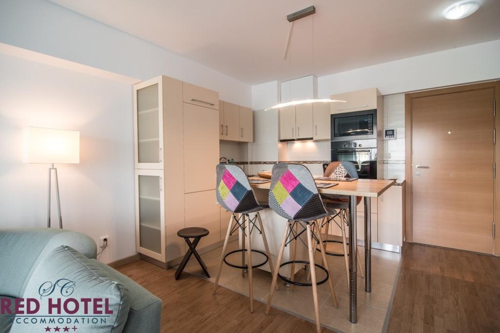 Red Hotel Accommodation คลูจ-นาโปกา ภายนอก รูปภาพ