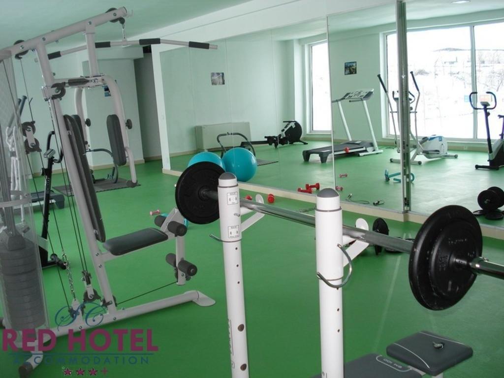 Red Hotel Accommodation คลูจ-นาโปกา ภายนอก รูปภาพ