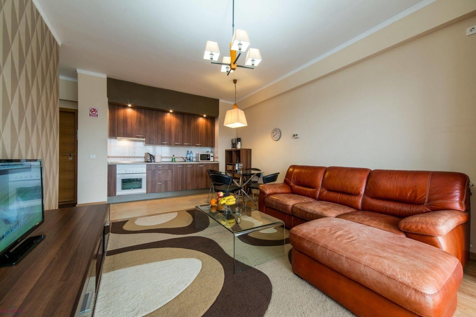 Red Hotel Accommodation คลูจ-นาโปกา ภายนอก รูปภาพ
